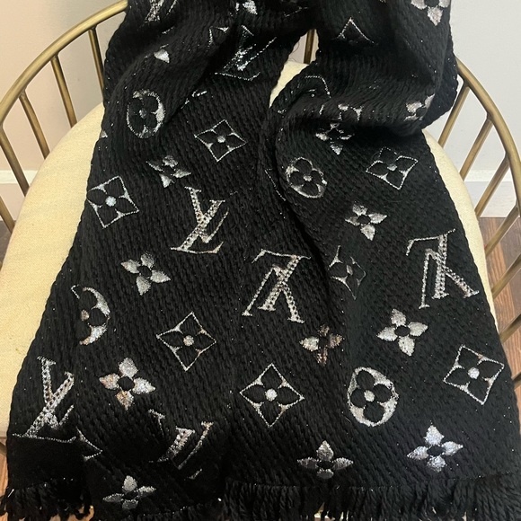 Louis Vuitton scarf - Picture 11 of 11